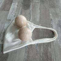 Deux boules de Qi Gong sur leur emballage