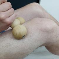 Large intense feeler perpendicular to the thigh